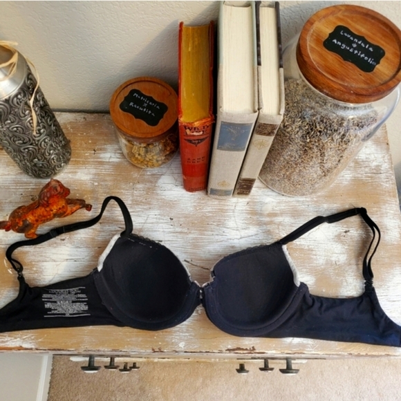 Victoria’s Secret Demi Bra 🌻 - Picture 4 of 6